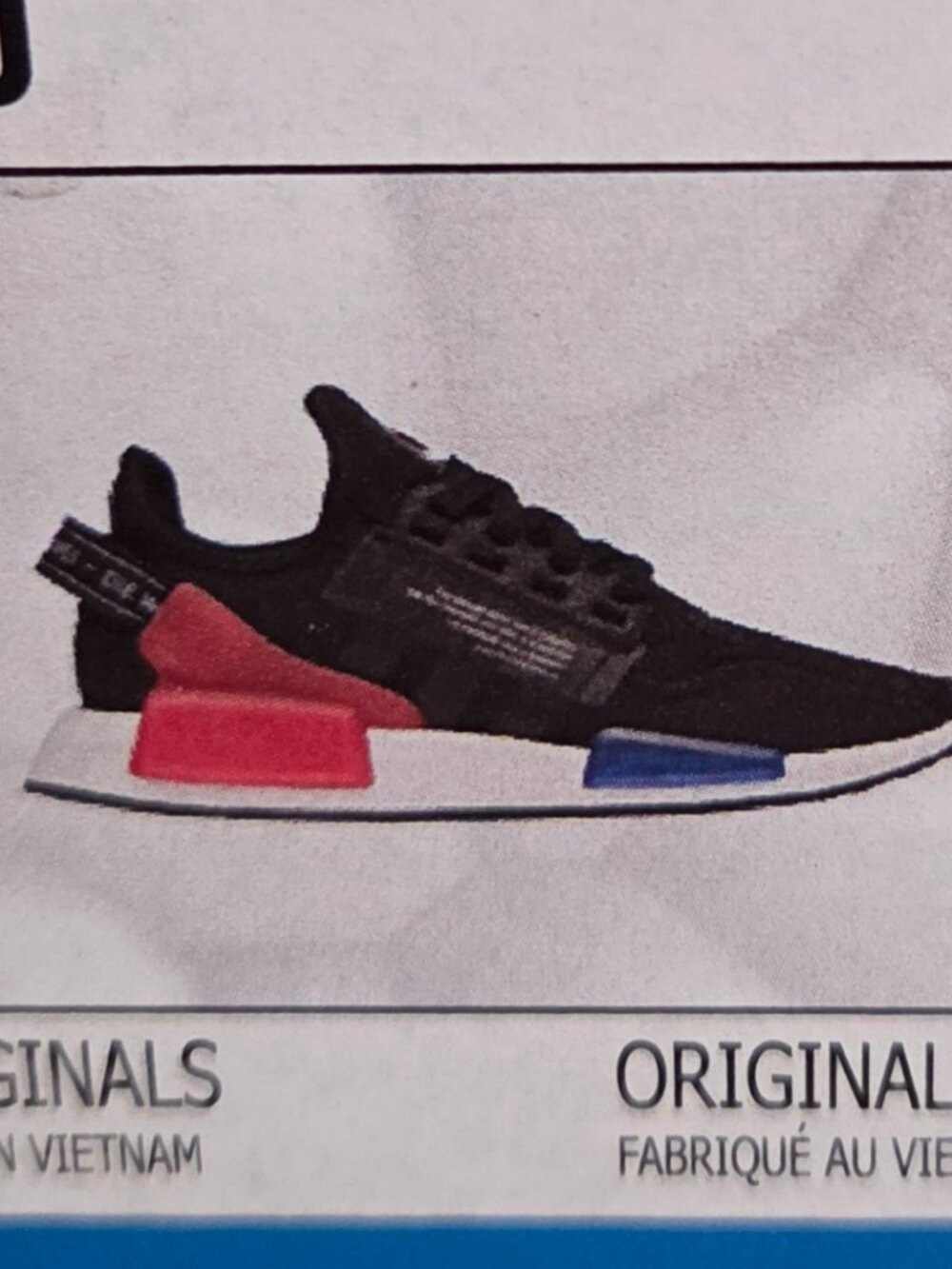 Brand new Adidas Originals NMD_R1 V2 J 'Core Black' Kids / Youth Size 3.5Y (GW35